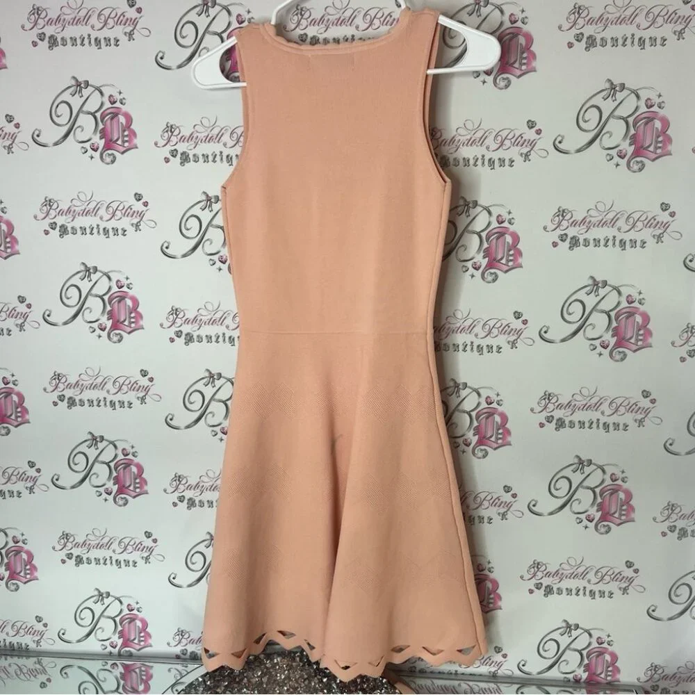 John + Jenn dress Peach Scalloped Mini Dress thick flattering fabric light - Picture 2 of 6